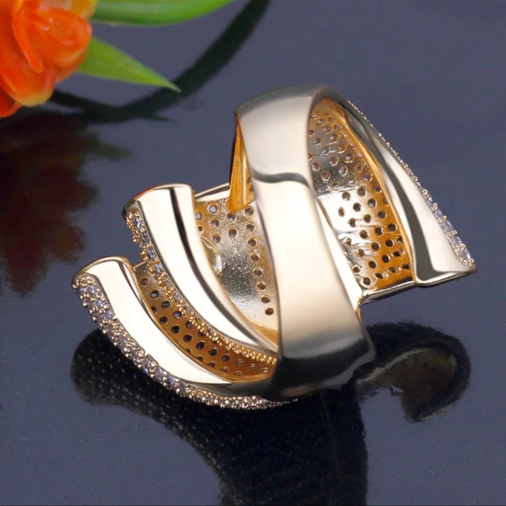 Conch Designed Ring - image 2
